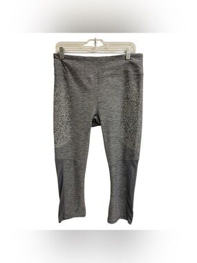 R8 Grey Capri Leggings with Textured Side Panels Size L